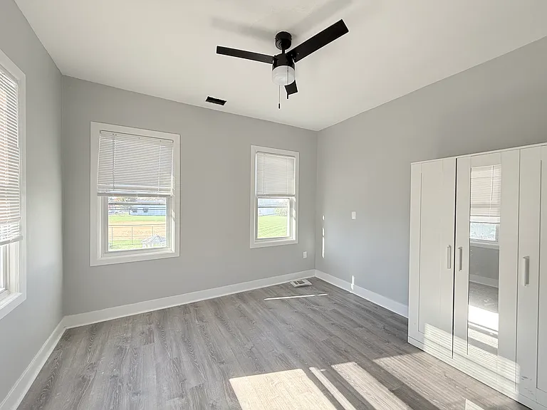46 Hayward Ave #2 — Photo 4