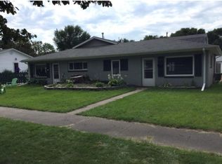 1010 S 16th St, Grand Forks, ND 58201