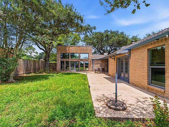5th image of 4330 Shady Springs Dr