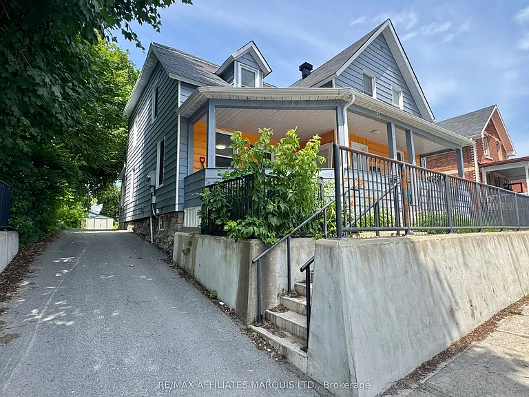 321 Water St E — Photo 1