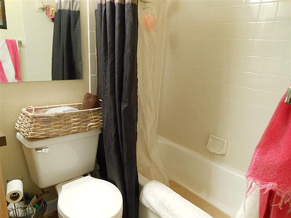 5th image of 724 Executive Center Dr APT 11