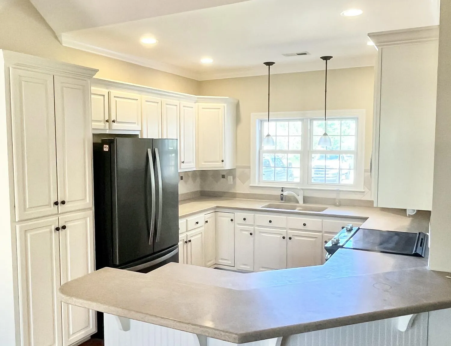3 bed, 2.0 bath, 1850 sqft, $2,400 — Photo 3