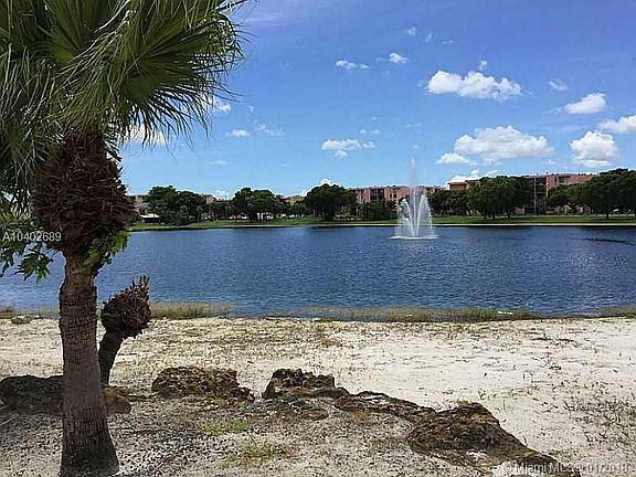 3rd image of 9365 Fontainebleau Blvd APT E103