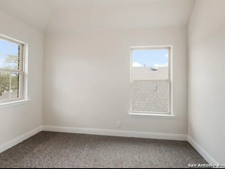 8232 Scarlet Gaura — Photo 5