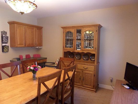 5th image of 1075 Stanger Ave