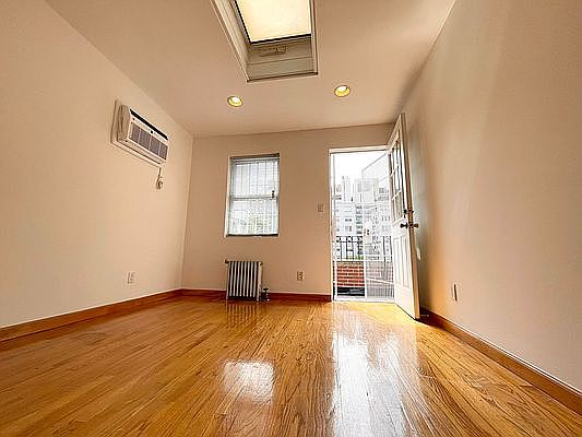 5th image of 234 E 81st St #5C