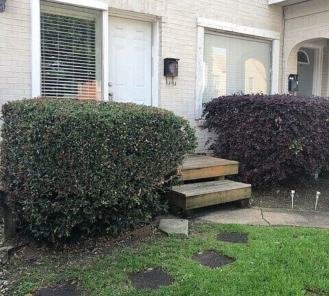 2nd image of 601 W Polk St APT 1