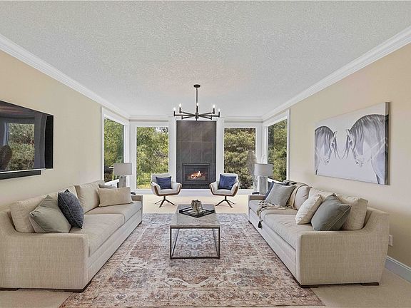 5th image of 635 SE Southfork Dr