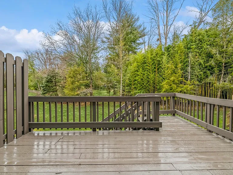 11 Astor Ct — Photo 31