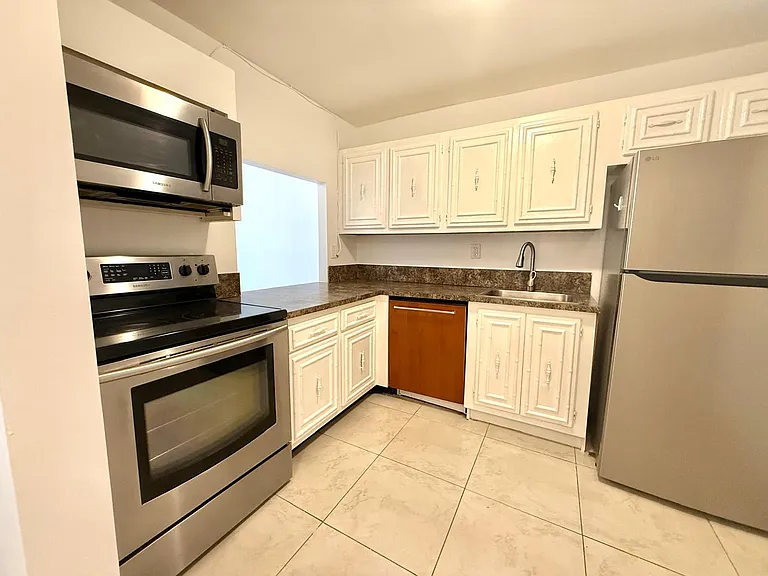 1000 Parkview Dr #316 — Photo 10