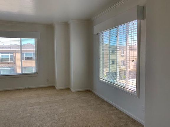 5th image of 83 Iris Ave