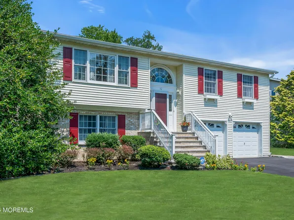 32 Columbia Drive, Tinton Falls, NJ 07724