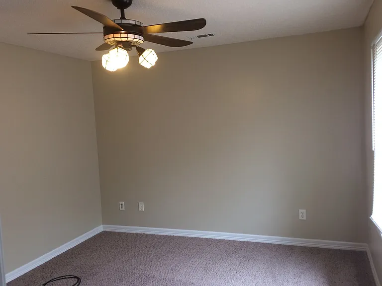 2728 N Villa Blvd — Photo 11