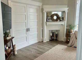 223 E New Castle St APT 1, Zelienople, PA 16063