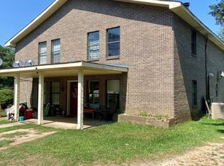 28 Walnut Ln #A, Deatsville, AL 36022