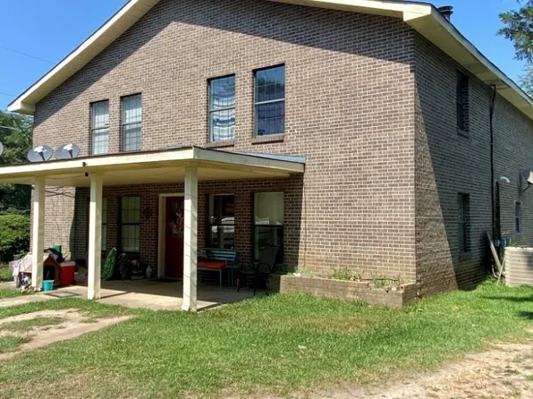 28 Walnut Ln #A, Deatsville, AL 36022