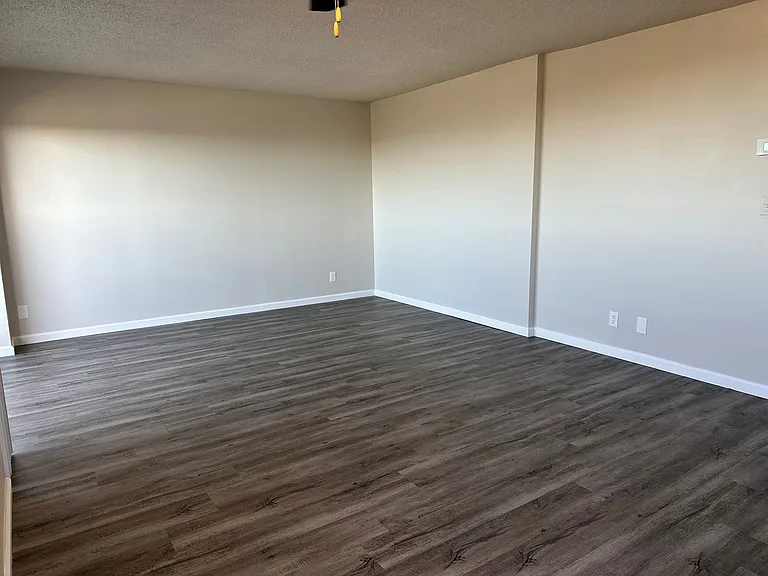 The Regency Apartments — Photo 35