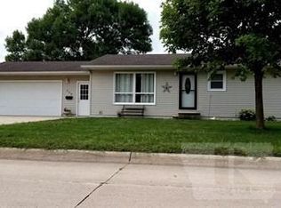 908 S Western St, Lake Mills, IA 50450