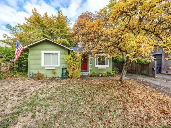 212 NW A St, Grants Pass, OR 97526