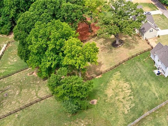 5th image of 95 Mountain Creek Dr.