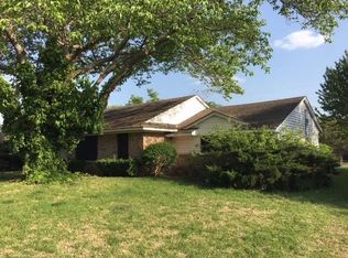 882 Dogwood Trl, Lancaster, TX 75146