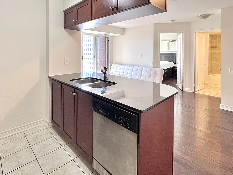 60 Saint Clair Ave W #1204 — Photo 10