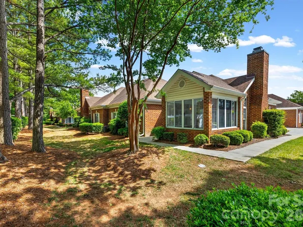 8228 Windsor Ridge Dr, Charlotte, NC 28277