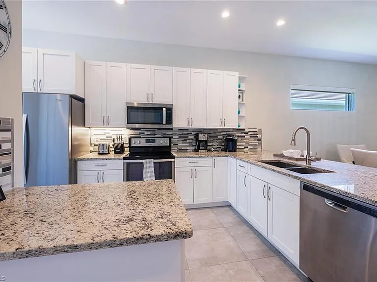 2737 Linda Dr — Photo 2