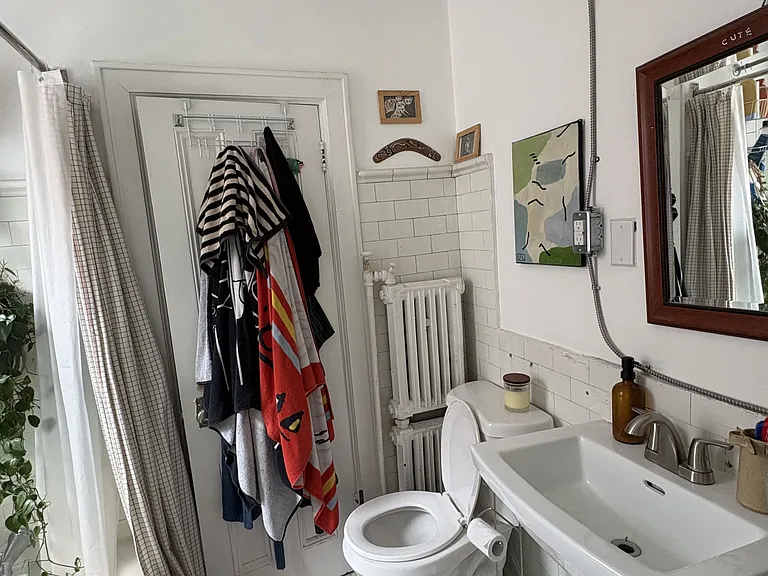 305 Waverley St W #4 — Photo 8