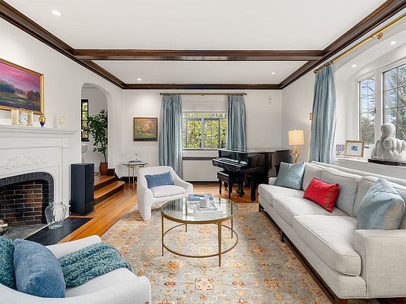 3rd image of 16 Alberta Rd