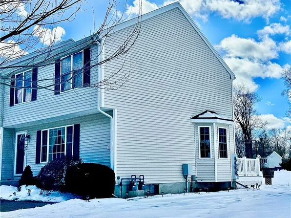 73 Steeple Chase Cir APT 4, Attleboro, MA 02703