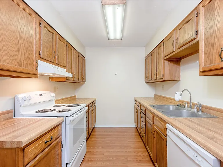 138 Summer Pl #C — Photo 7