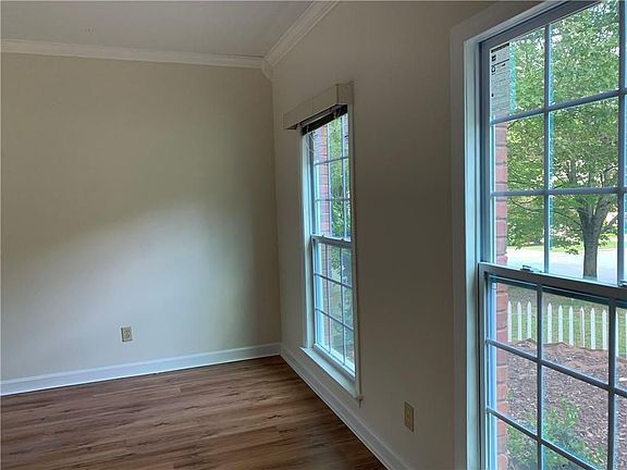 5th image of 955 White Birch Way
