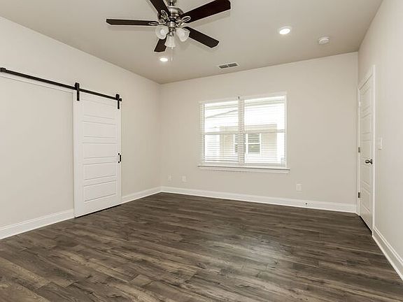 5th image of 2432 Elmcroft Ave