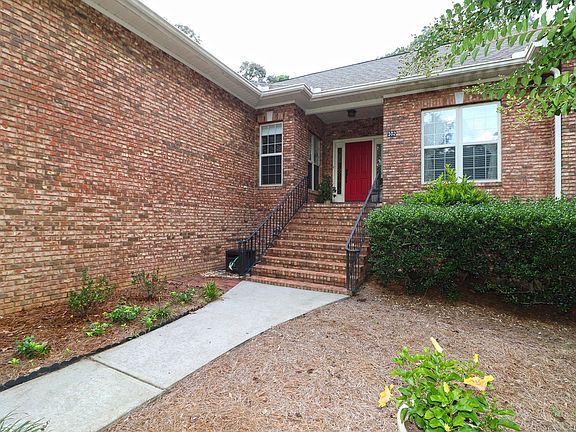 3rd image of 102 Chandler Ct