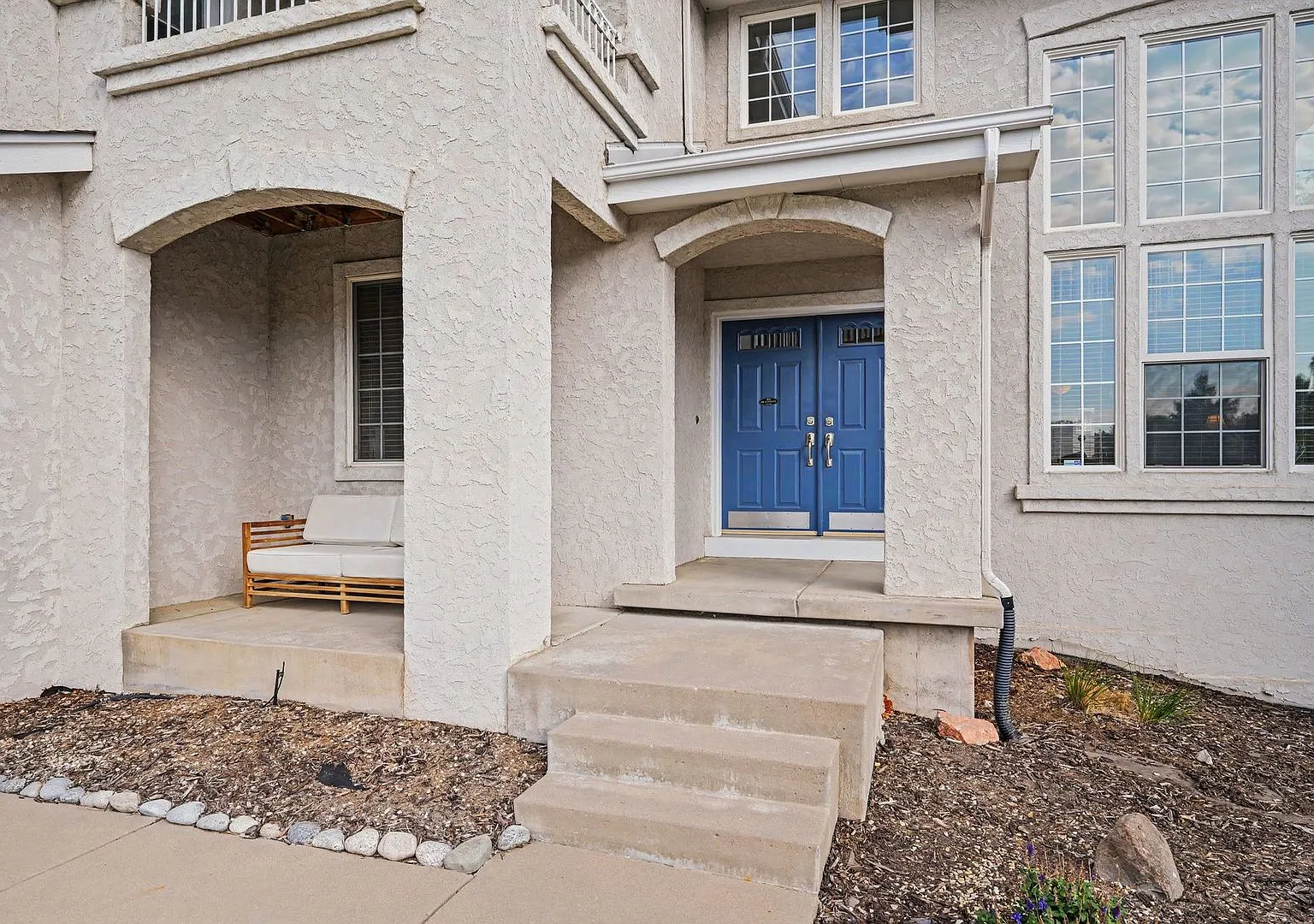 Spacious 5-Bedroom Highlands Ranch Home with Park Views & Large Yard — Photo 2