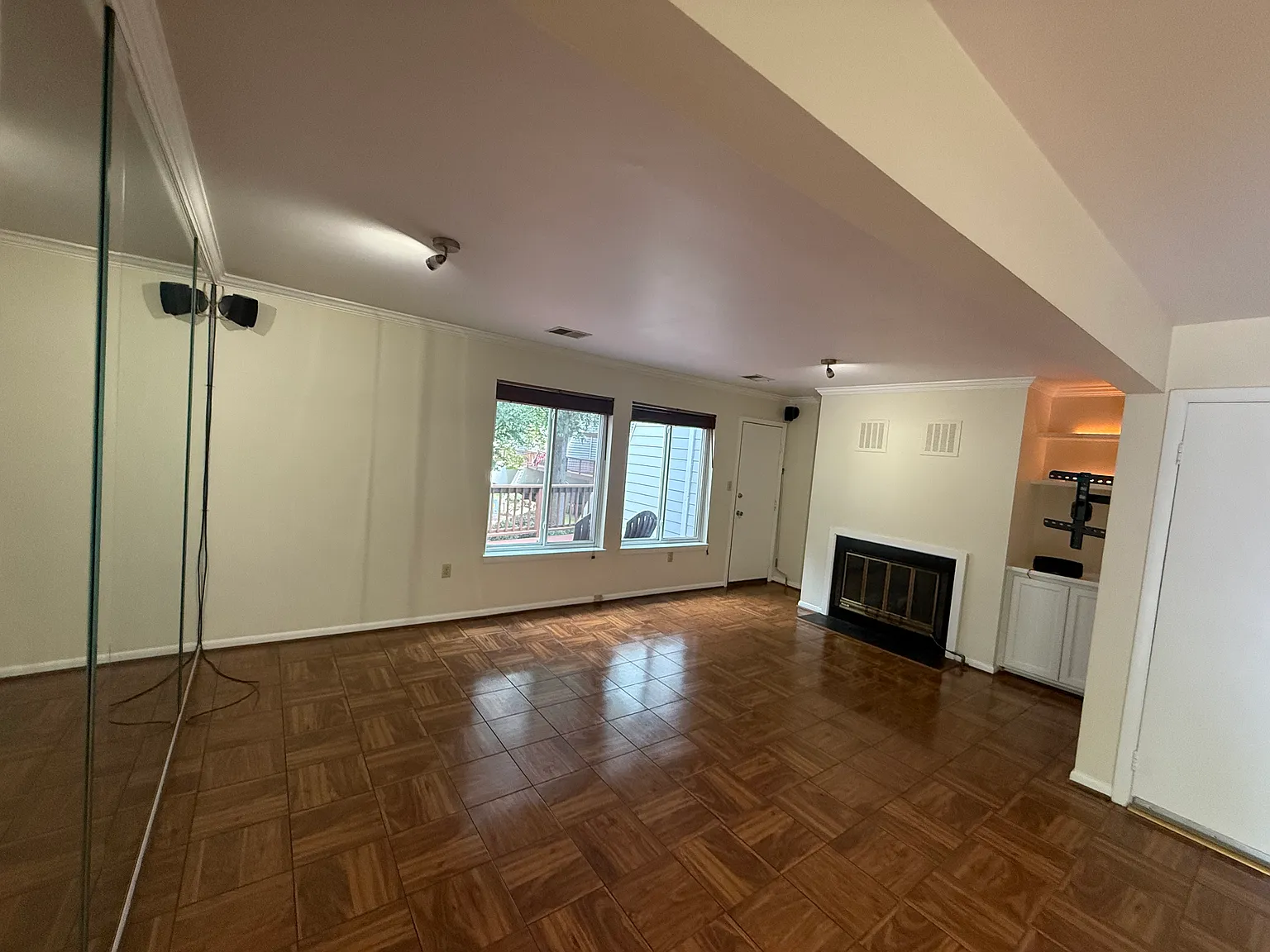 4 bed, 2.5 bath, 1556 sqft, $2,500 — Photo 4