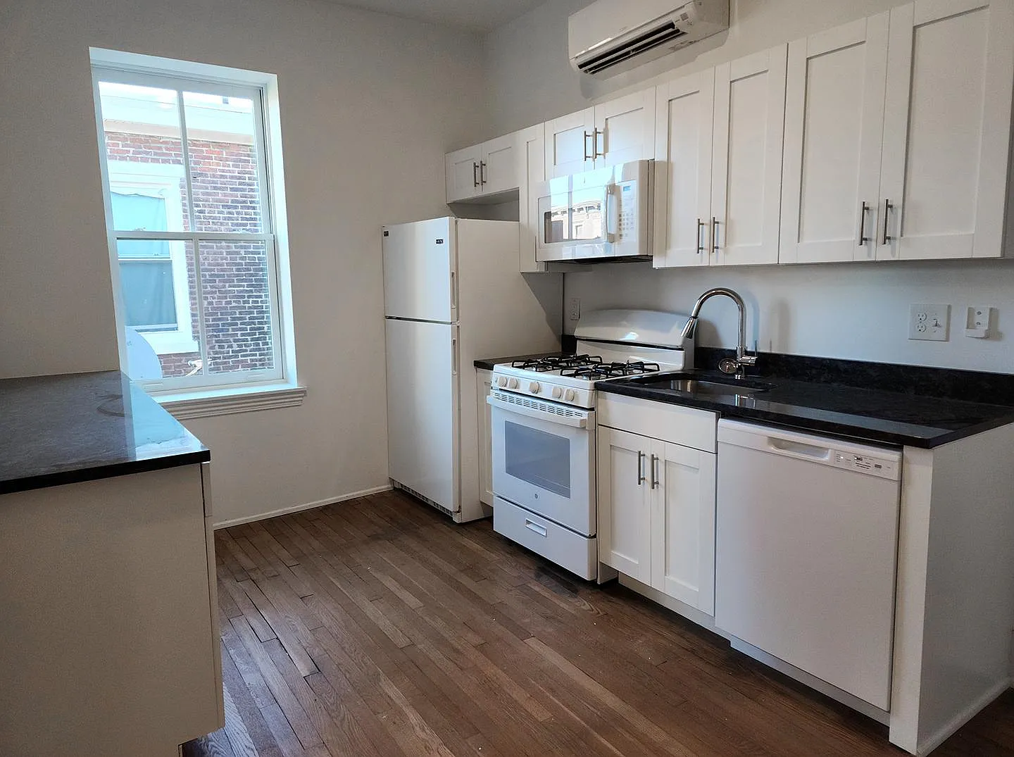 228 E Hanover St APT 3 photo 1