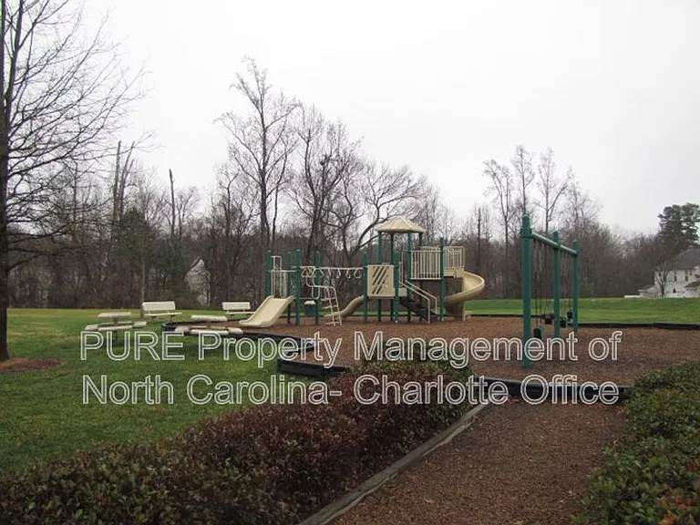 17811 Delmas Dr — Photo 32