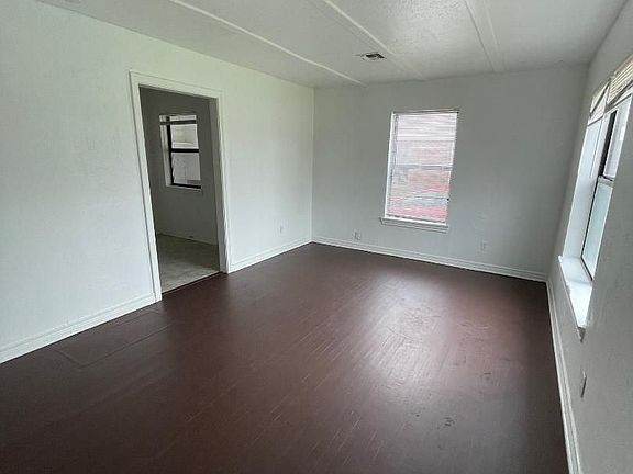 2nd image of 1014 Arkansas St