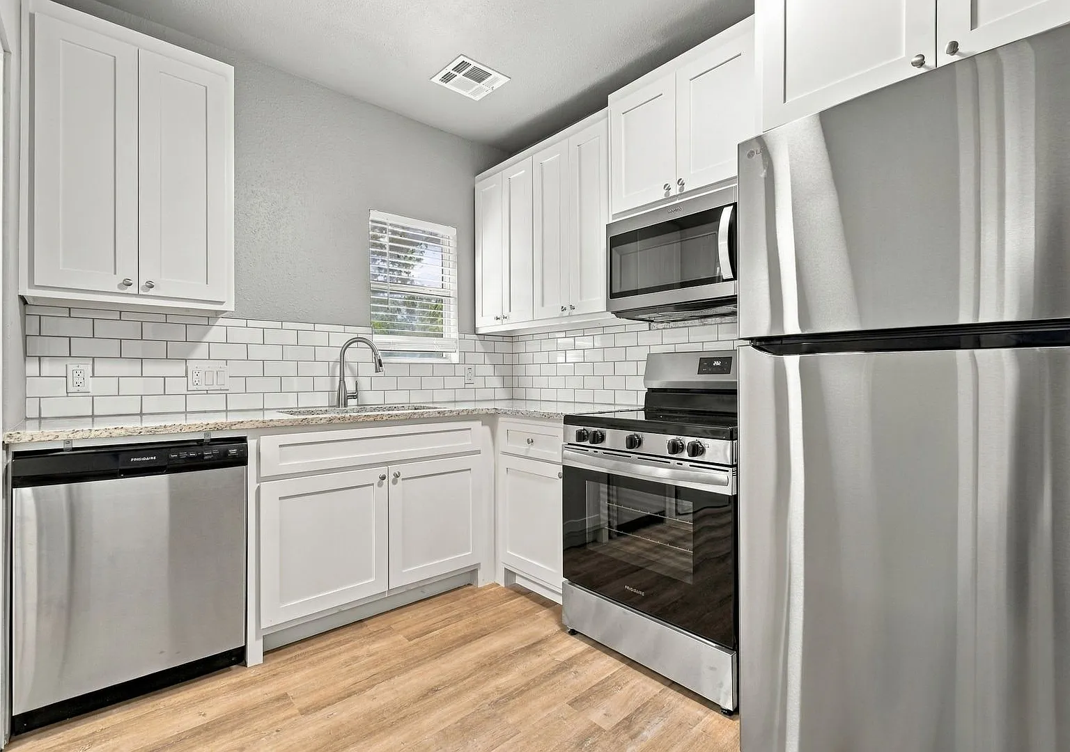 7 N Union Ave — Photo 2