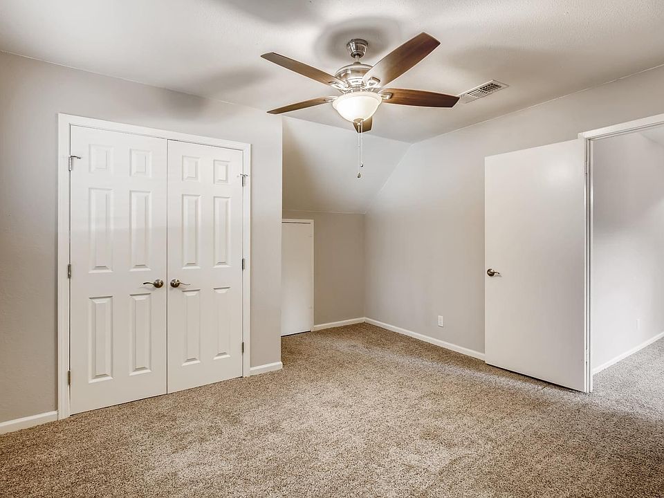2nd image of 1013 S Elm St