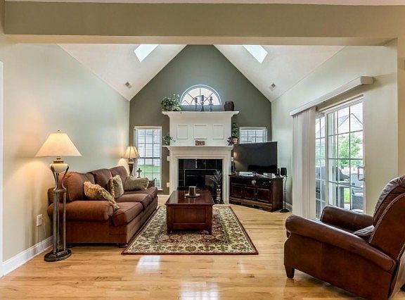 2nd image of 587 Foxdale Pl