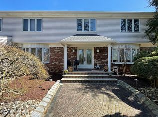 61 Ottowa Rd S, Marlboro, NJ 07746