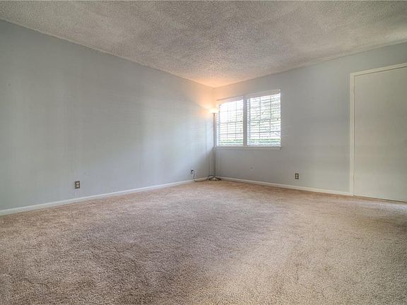 4th image of 7407 Shadow Hill Dr