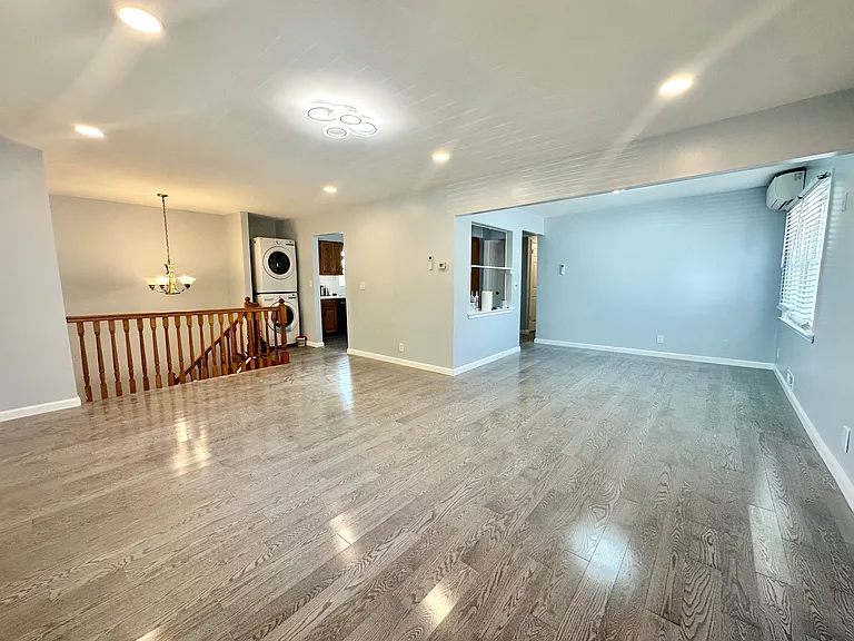 109 Manila Ave #2 — Photo 3
