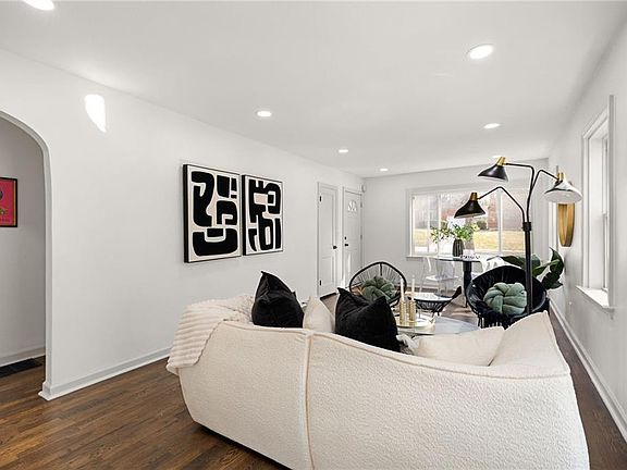 5th image of 822 E 72nd St
