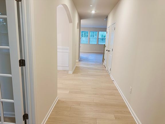 3rd image of 214 Hamptons Cove Rd