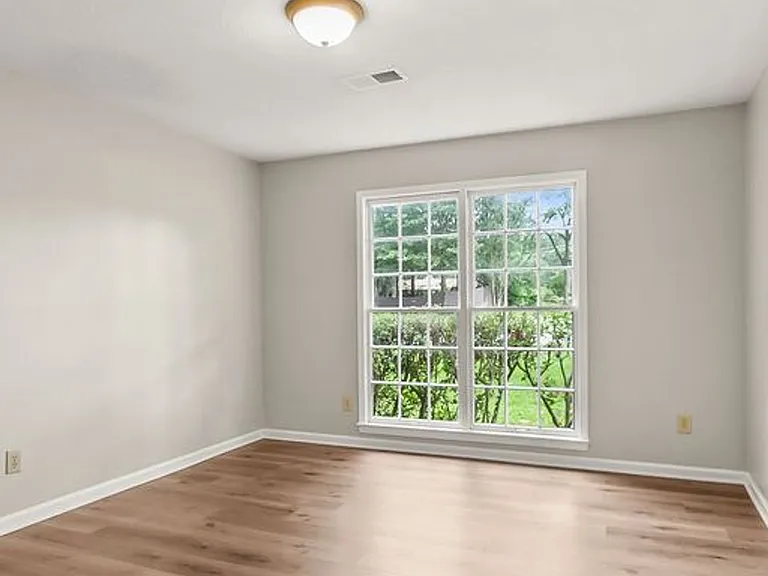 4215 Smith St — Photo 16