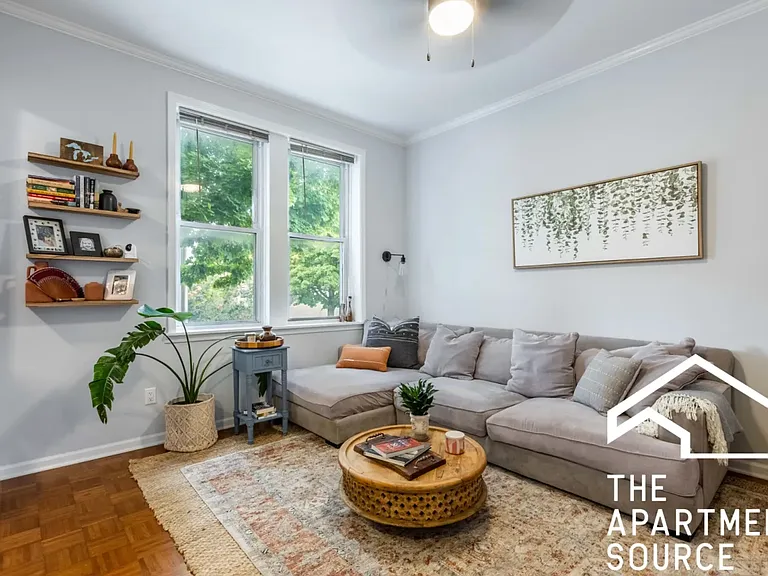 2223 W Wellington Ave #1F — Photo 3